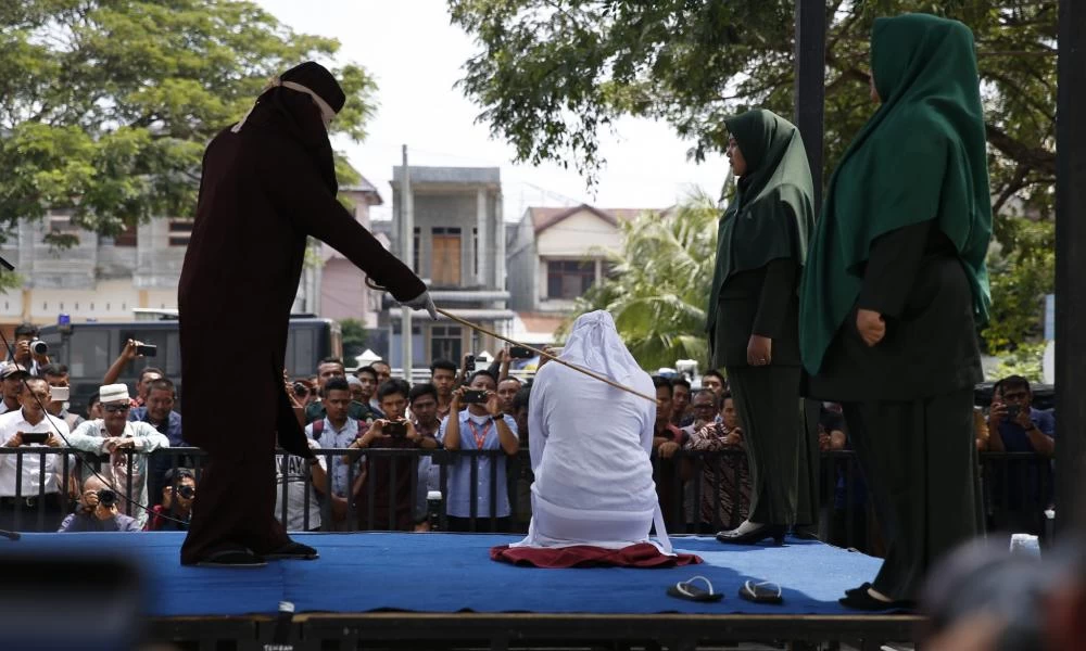 Γαλλία: Πάνω από τους μισούς νεαρού μουσουλμάνους θεωρούν τη Σαρία ανώτερη των νόμων